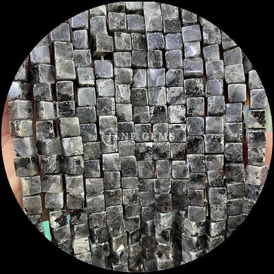 কিউব স্কোয়ার আকৃতি হাউলাইট ল্যাপিস লাজুলি DIY জুয়েলারী তৈরির জন্য লস মণির স্ট্র্যান্ডস